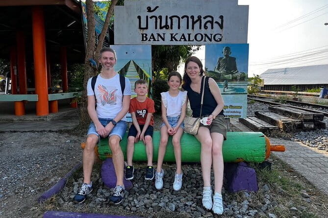 Floating and Railway Markets with Kwan Damnoen Restuarant - What private touring changes