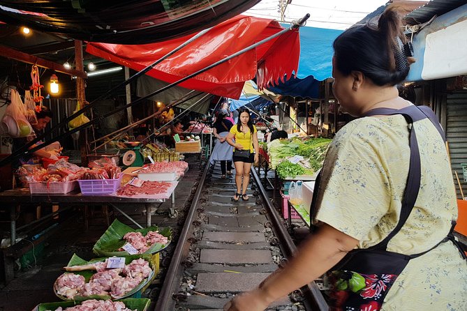 Floating Market Damnoen Saduak and Meklong Railway Market: Half Day Tour - Damnoen Saduak by paddle boat