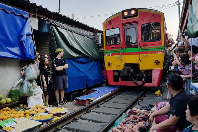 Floating Market Damnoen Saduak and Meklong Railway Market: Half Day Tour - Who should book this half-day tour