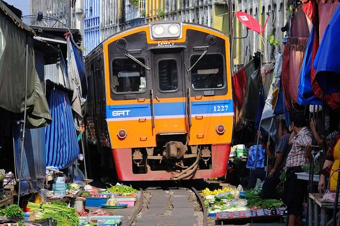 Floating Market Damnoen Saduak and Meklong Railway Market: Half Day Tour - Leaving Bangkok at 7:00 in the morning