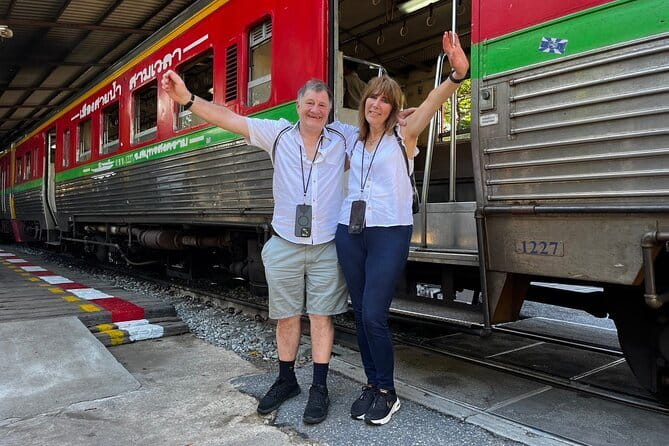 Floating Market & Railway Market Private Tour - What private touring adds