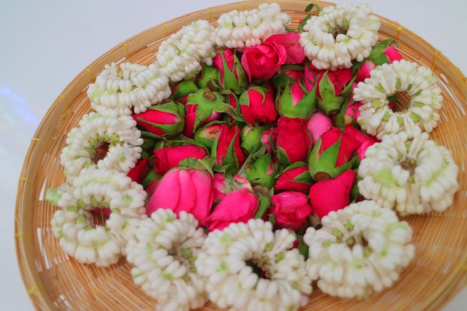 Flower Market & Floral Art: Multilingual Private Tour [EN/others] - Crossing the river to Wat Kalayanamitr