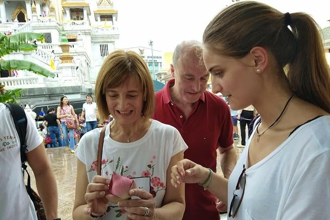 Flower Market & Floral Art: Multilingual Private Tour [EN/others] - Folding lotus flowers beside a local seller