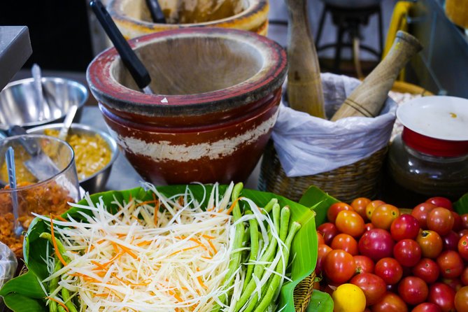 Foodie Experience of Historic Bang Rak - Stop three: Wat Suan Phlu and the village of love