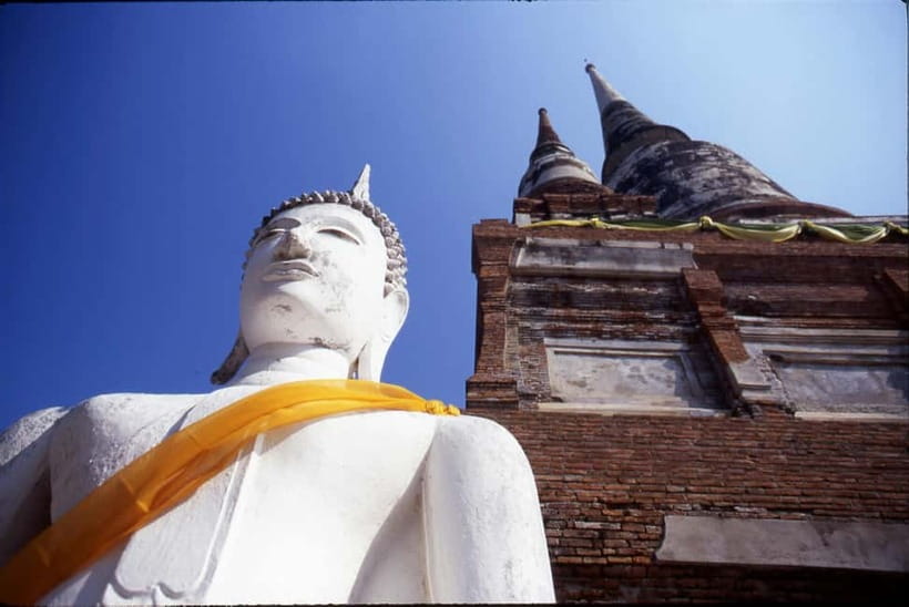 From Bangkok: Ayutthaya Heritage Tour with Sunset Boat Ride - Wat Maha That and the Buddha head in tree roots