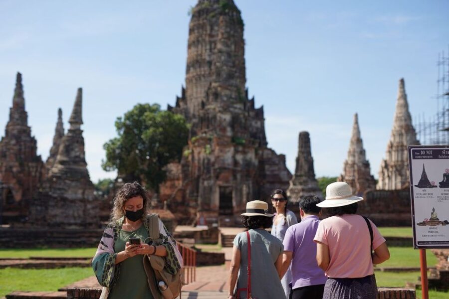 From Bangkok: Ayutthaya Historical Day Tour by Bus - Lunch in Ayutthaya and a useful pause