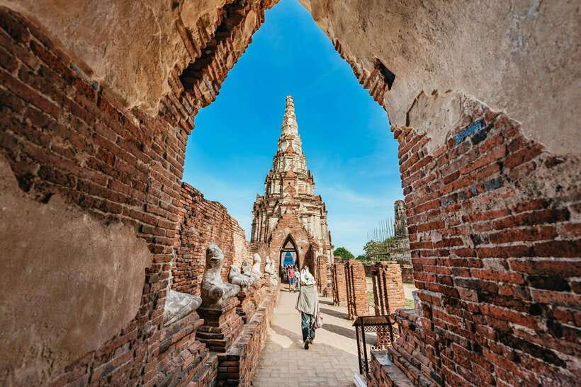 From Bangkok: Ayutthaya Temples Guided Tour with Lunch - Thai lunch between the temple visits