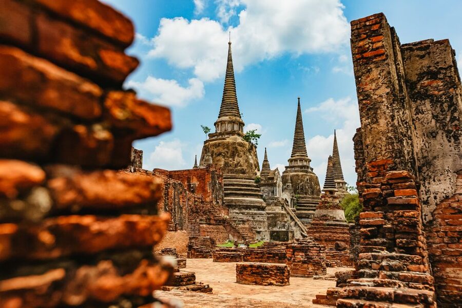 From Bangkok: Ayutthaya Temples Guided Tour with Lunch - Wat Mahathat and the Buddha head in the tree