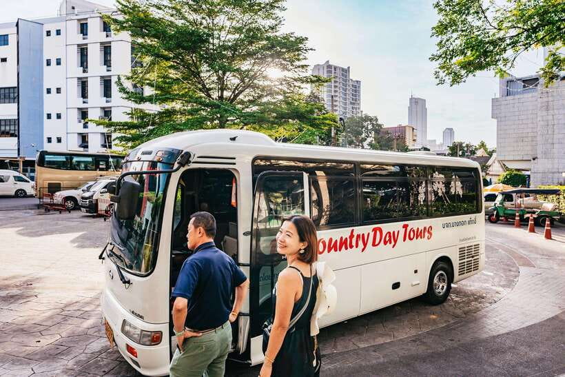 From Bangkok: Ayutthaya Temples Guided Tour with Lunch - The guides are a major part of the value