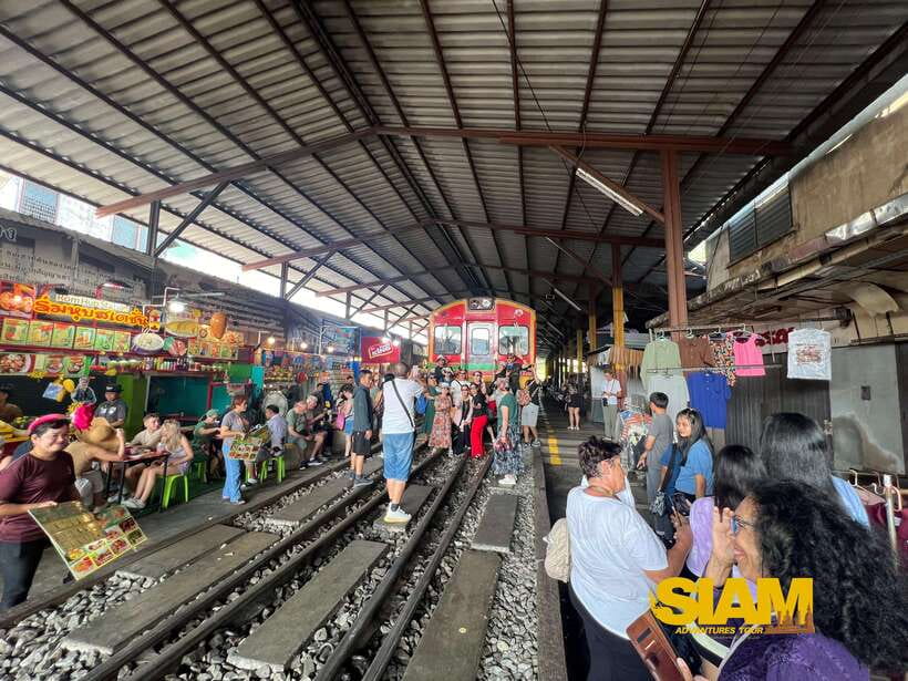 From Bangkok:Damnoen Floating Market and Railway Market Tour - Two famous markets in one six-hour outing