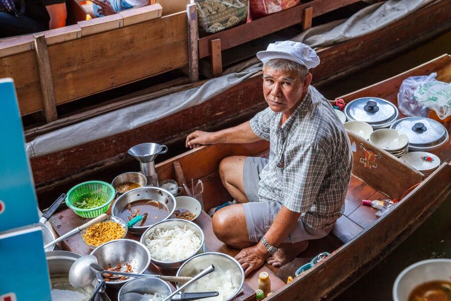 From Bangkok: Damnoen Saduak Floating Market Guided Tour - One hour to eat, browse, and choose your priorities