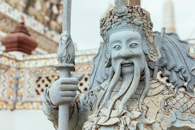 Full Day Bangkok PRIVATE City Tour With Locals - Wat Trimit & Wat Pho tickets - A private way to see Bangkok beyond the temple checklist