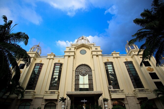 Golden Dome Cabaret: A Night of Glamour and Glitter - Choosing between Deluxe and VIP seats