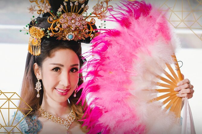Golden Dome Cabaret Show Bangkok - Storytelling and humor can make or break the hour