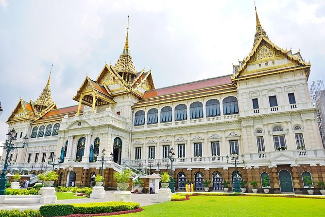 Grand Palace Glory and Emerald Buddha : Half-Day Tour in Bangkok - Pickup limits matter in Bangkok
