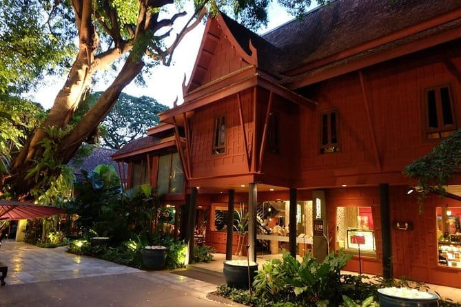 Grand Palace & Wat Phra Kaew Walking Tour with Professional Guide - Who should book this Bangkok tour?