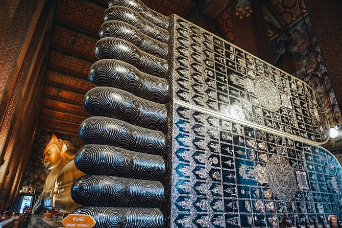 Grand Palace, Wat Phra Kaew, Wat Pho and Wat Arun Walking Tour From Bangkok - Wat Phra Kaew and the Emerald Buddha