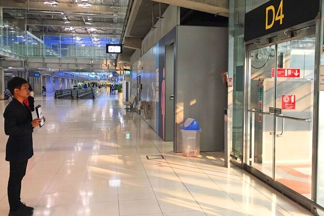 Guided Arrival Fast-Track Service: Bangkok Suvarnabhumi Airport - Finding your way through the Arrivals Hall