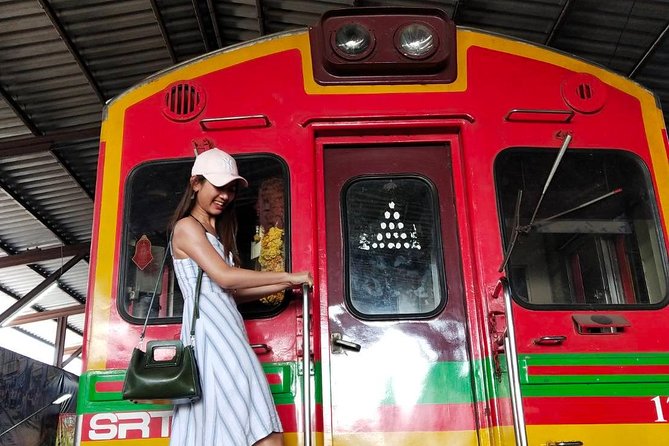Half-Day Railway Market and Floating Market Tour in Thailand - Guides make a real difference