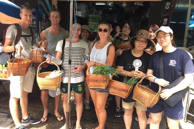 Hands on Thai Cooking Class and Market Tour - What the teaching style is like