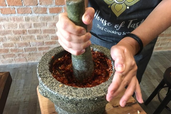 Hands on Thai Cooking Class and Market Tour - Who should choose this class