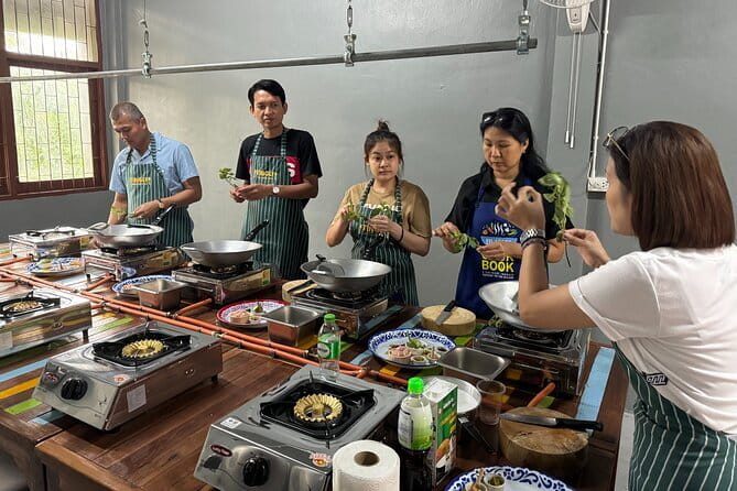 Hands-On Thai Cooking Class Bangkok with Local Chef (Small Group) - Meeting Chef Joyce in Phasi Charoen