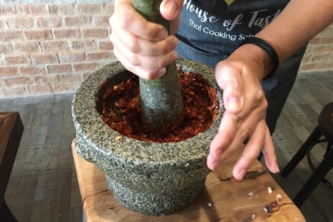 Hands-on Thai Cooking Class & Market Tour in Sukhumvit - Why eating each dish immediately helps