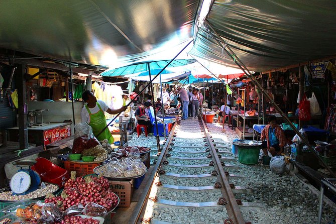 Maeklong & Damnoen Saduak Markets: Railway & Floating Market Tour - Price, group size, and what you receive