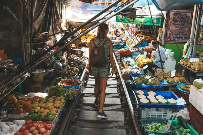 Maeklong Railway Market and Damnoen Saduak Floating Market Tour From Bangkok - Traffic, heat, and what to carry
