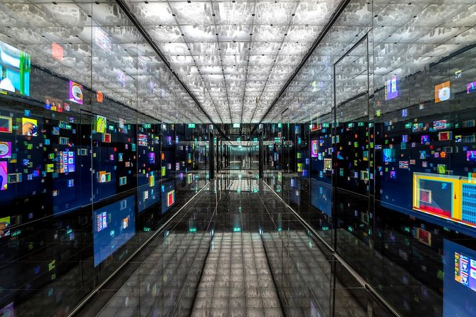 Mahanakhon Sky Walk Tour in Bangkok - The Peak and the glass-floor moment