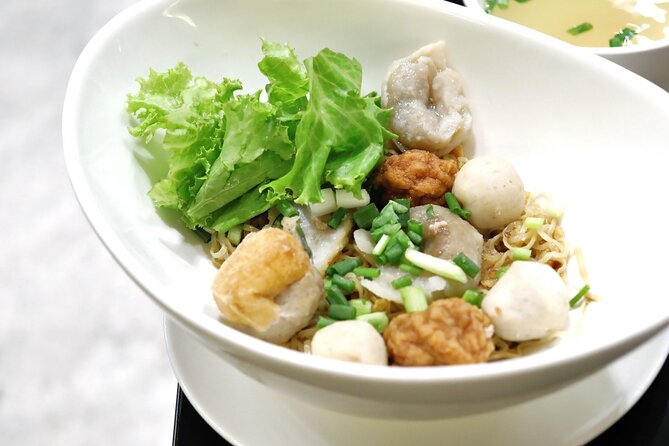 Michelin Guide Street Eats by Tuk Tuk: Bangkok Night Tour - Pa Tong Go Savoey and hot Chinese doughnuts