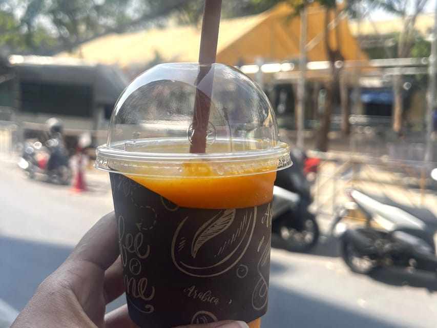 No Diet Club - Local food tour in Bangkok with many tastings - The small-group format makes the walk easier
