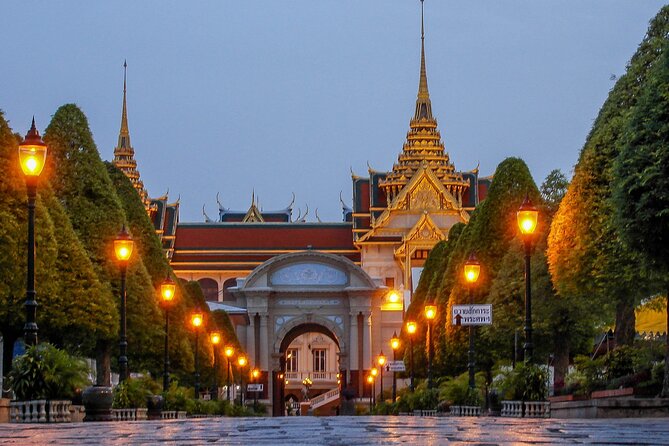 Private Bangkok Night Tour by Tuk Tuk with Dinner - Chinatown after dark