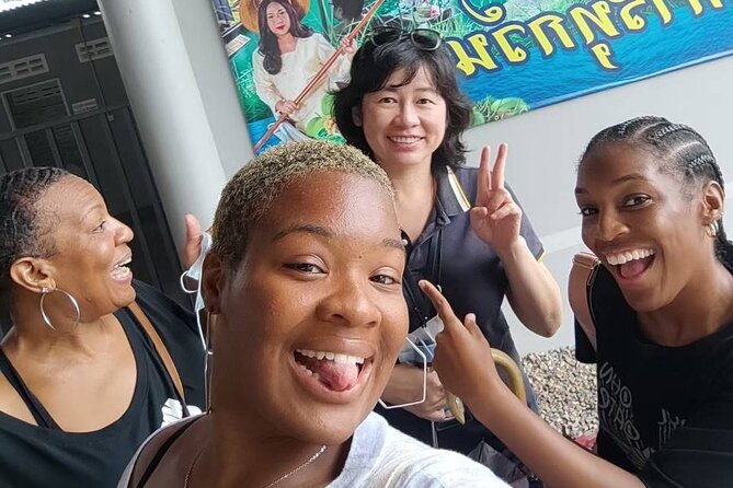 Private Custom Tour with a Local Guide - Chinatown and Pak Khlong Talat Flower Market