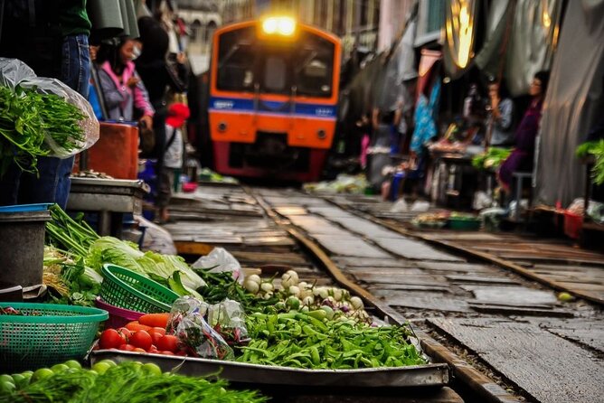 Private Damnoen Saduak and Maeklong Railway Market Tour(min 2pax) - Who should book this Bangkok market tour?