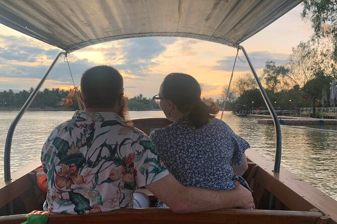 Private Excursion to Maeklong Railway & Amphawa Floating Markets - Timing, traffic, and the evening return