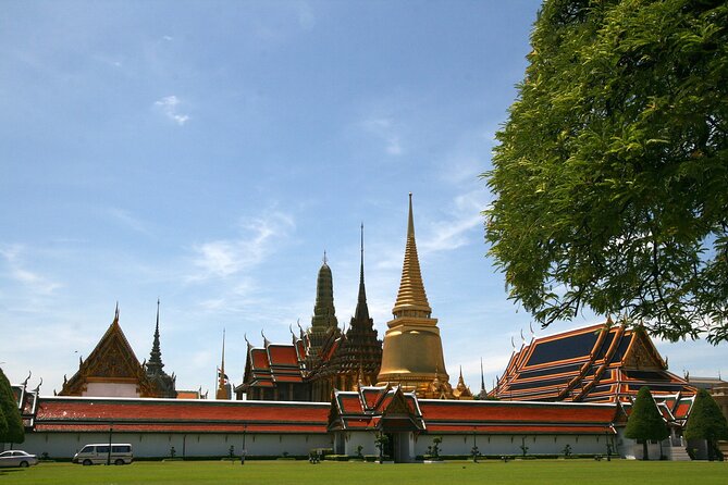 Private Half-Day Bangkok City Tour with The Grand Palace - The guide makes or breaks the four hours