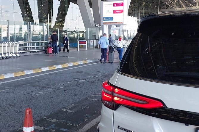 Private Shuttle SUV Bangkok From or To Airport - Airport-to-airport and attraction transfers