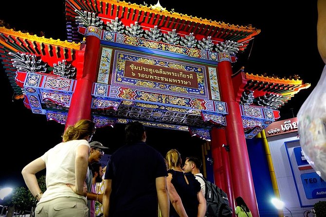 PRIVATE - STEET FOOD TOUR CHINA TOWN incl. food and drinks - Wat Traimit gives you the Chinatown introduction