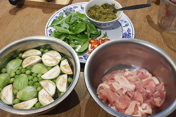 Private Thai Home Cooking Lesson (since 2004) - Shopping for ingredients at Onnuch Freshmart
