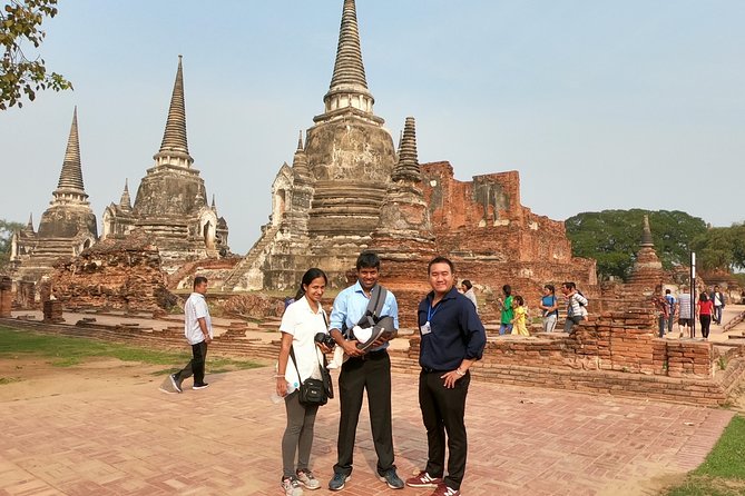 Private tour : A day in a life to visit Ayutthaya with authentic local lunch - Wat Mahathat and the Buddha Head in the Tree