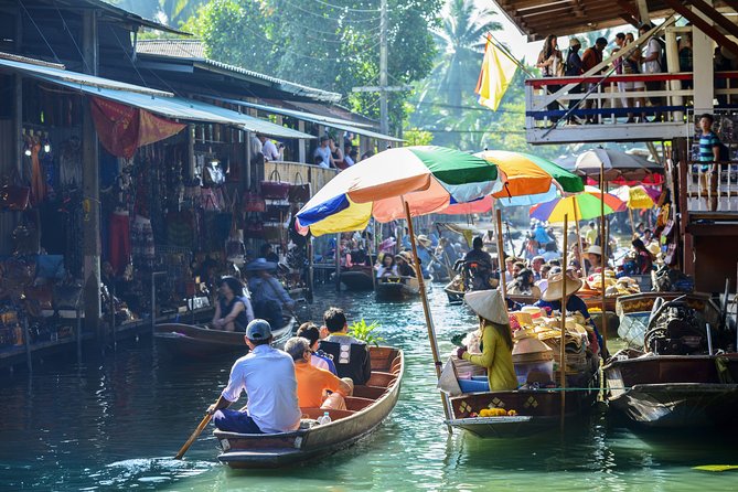 Private Tour: Floating Markets and Suan Sampran Day Trip from Bangkok - Thai lunch in a garden setting