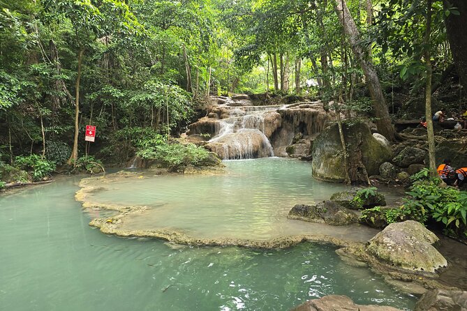 Private Tour to Erawan Waterfall and Boat Tour in Kanchanaburi - A quiet half-hour at the Kanchanaburi War Cemetery