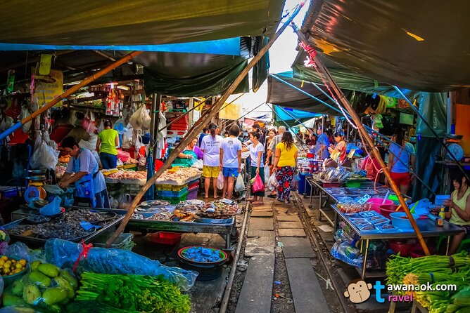 Private Tour to Railway Market and Damnoen Saduak Floating Market - The long drive from Bangkok