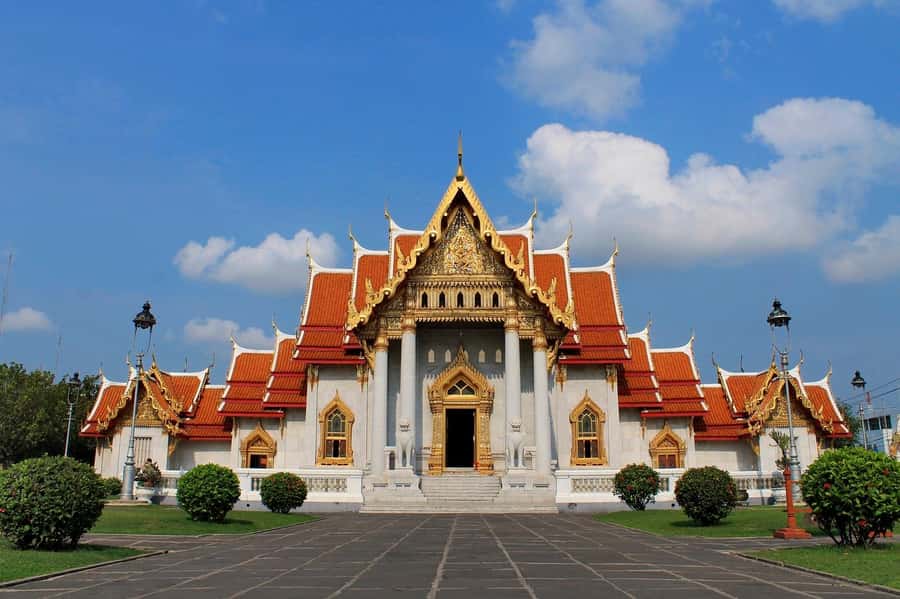 Shared Tour: Wat Pho, Wat Traimit and Wat Benchamabophit - Why this four-hour temple route works