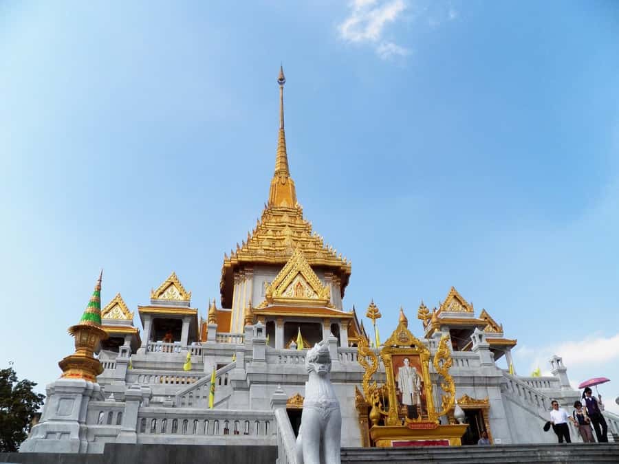 Shared Tour: Wat Pho, Wat Traimit and Wat Benchamabophit - Pak Khlong Talat, Bangkok’s flower market stop