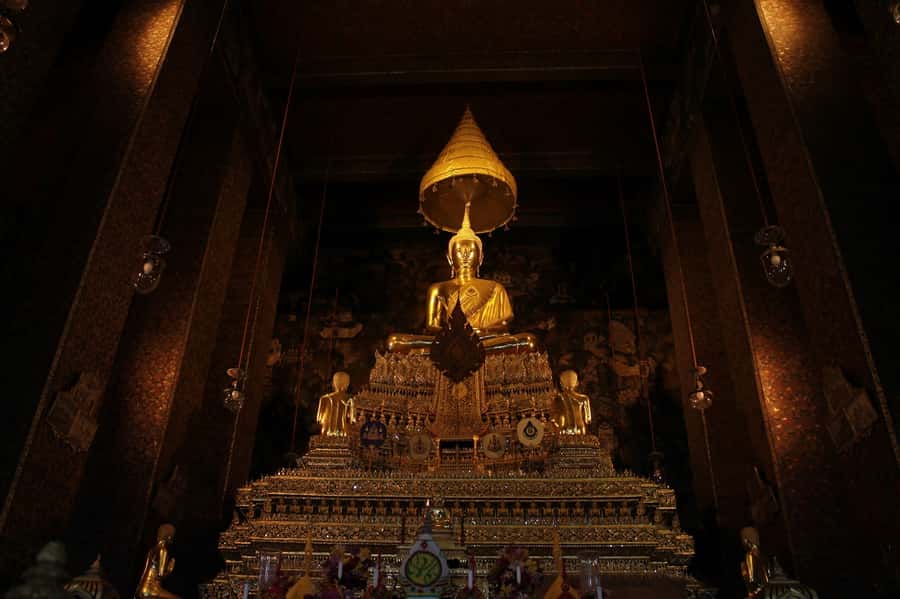Shared Tour: Wat Pho, Wat Traimit and Wat Benchamabophit - Dress, shoes, and temple manners