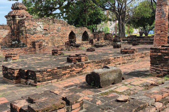 Small Group Tour to Ayutthaya Temples from Bangkok with Lunch - How the guide shapes the day