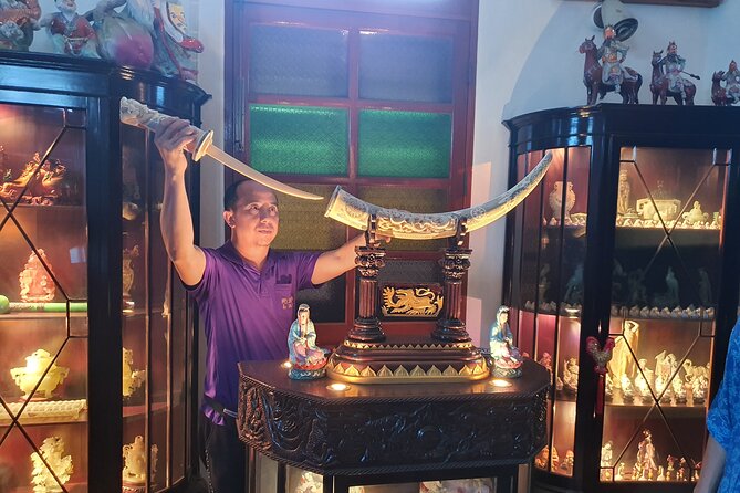 Small-Group: Unseen Bangkok's Chinatown Walking Tour - Sampeng Market and the narrow shopping lanes