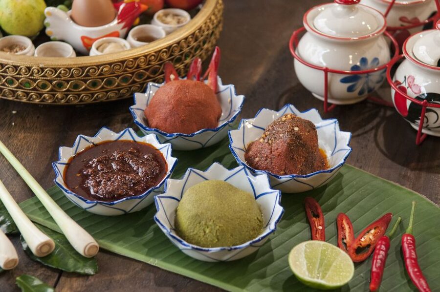 Sukhumvit: Hands-on Thai Cooking Class & Market Tour in BKK - What you cook from Monday through Sunday